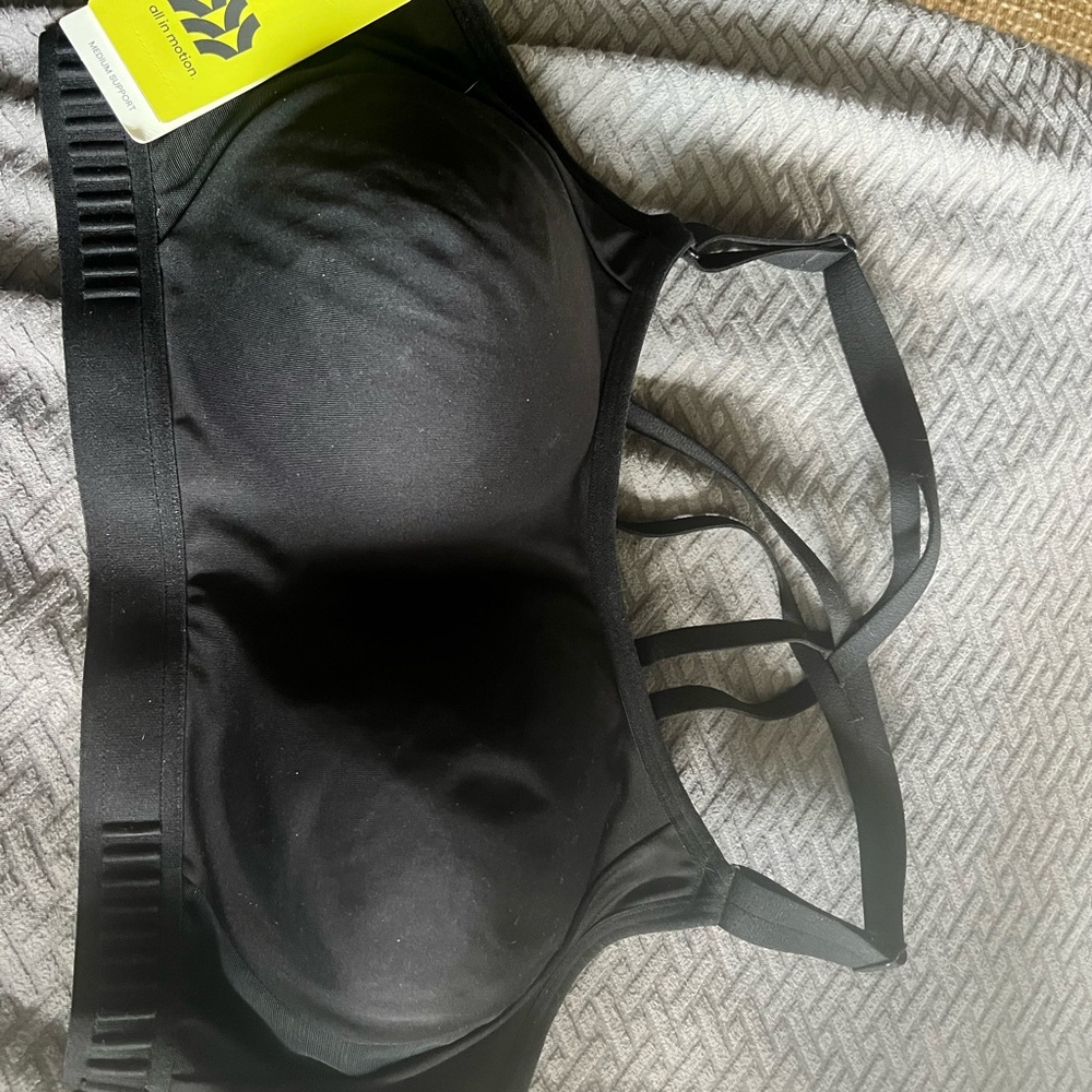 Women’s Black Strappy All in Motion Sports Bra. NWT size Large